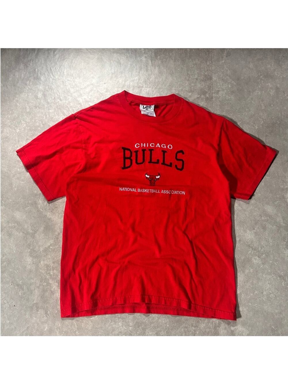 90's Vintage Chicago Bulls Embroidered Red T-Shirt -L